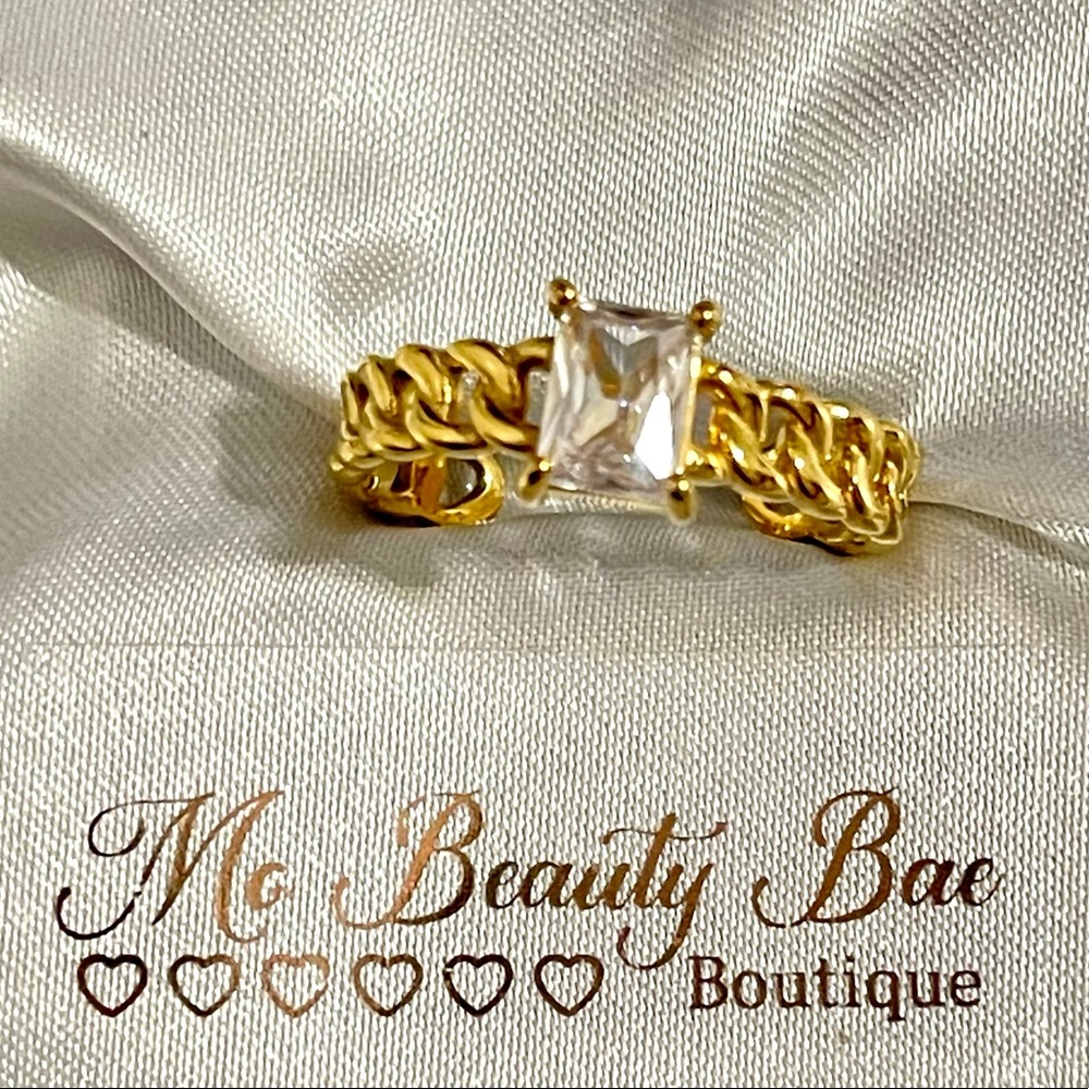 Gold Chain-Link Ring with Rectangular Clear Stone - Picture 2 of 6